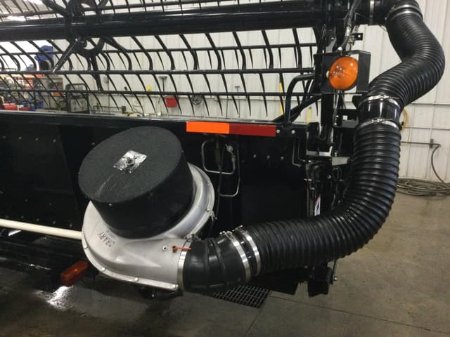 Image of Gleaner 8000 equipment image 4