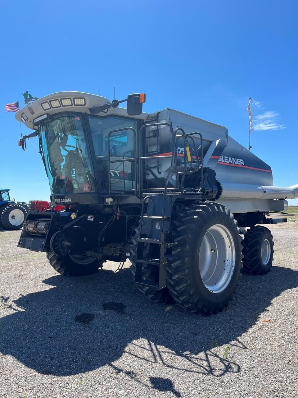 Image of Gleaner R75 Primary image