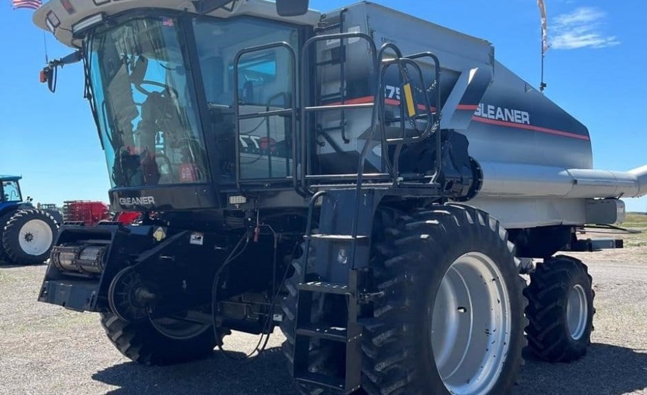 Gleaner R75 Equipment Image0