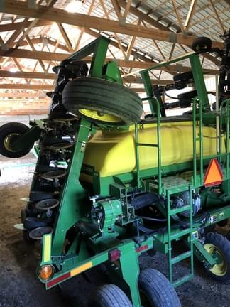 Image of John Deere 1690 equipment image 2