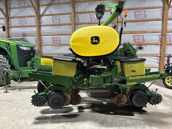 Image of John Deere 1760 equipment image 1