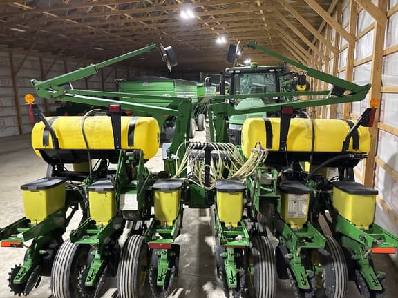 Image of John Deere 1760 equipment image 4