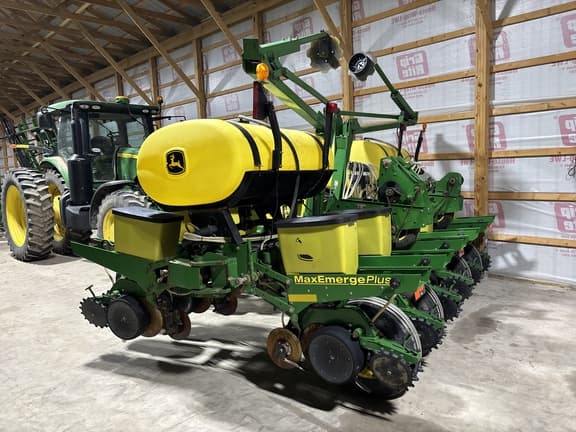 Image of John Deere 1760 equipment image 2