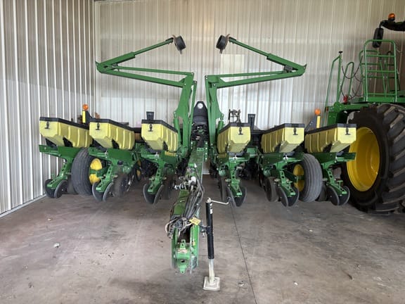2005 John Deere 1760 Equipment Image0