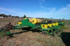 2005 John Deere 1770 Equipment Image0