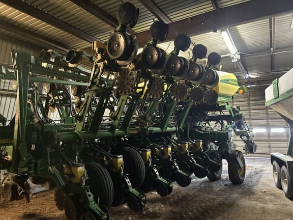 Image of John Deere 1790 equipment image 2