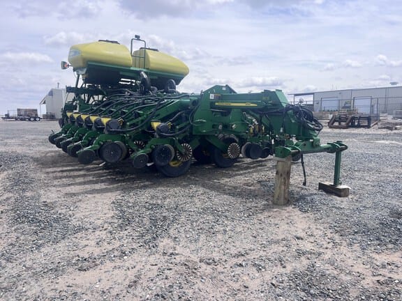 2005 John Deere 1790 Equipment Image0