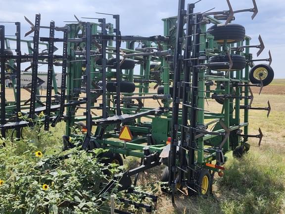 Image of John Deere 2410 equipment image 3