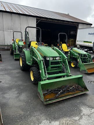 Image of John Deere 3320 equipment image 1