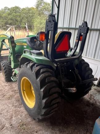 Image of John Deere 3320 equipment image 3