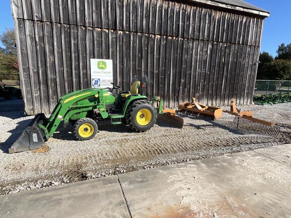 Image of John Deere 3320 equipment image 1