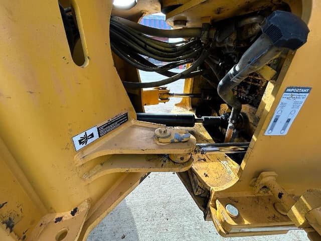 Image of John Deere 544J equipment image 3