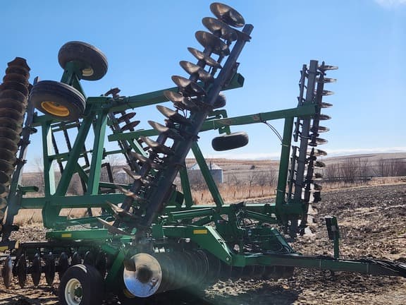 Image of John Deere 637 equipment image 1