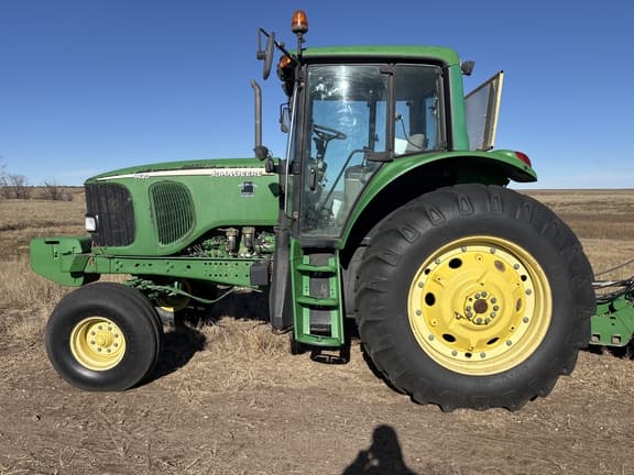 Image of John Deere 7420 equipment image 2