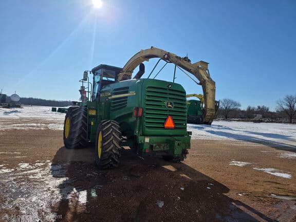 Image of John Deere 7500 equipment image 2