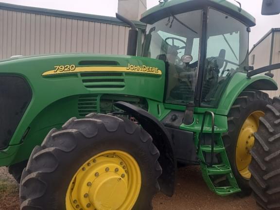 Image of John Deere 7920 equipment image 1