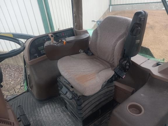 Image of John Deere 7920 equipment image 2