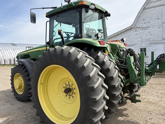 Image of John Deere 8220 equipment image 3