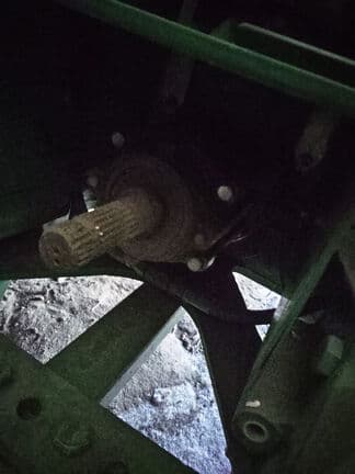 Image of John Deere 8320 equipment image 4