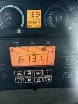 Image of John Deere 8320 equipment image 2