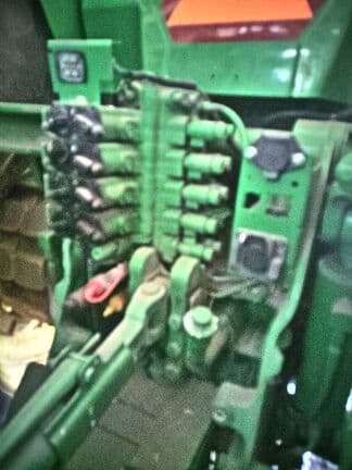 Image of John Deere 8320 equipment image 3