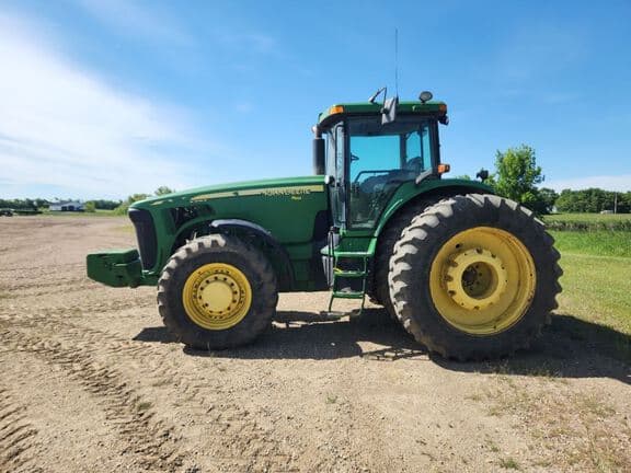 Image of John Deere 8320 equipment image 1