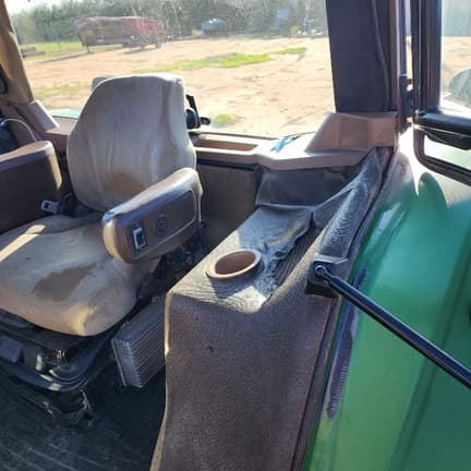 Image of John Deere 8420 equipment image 2