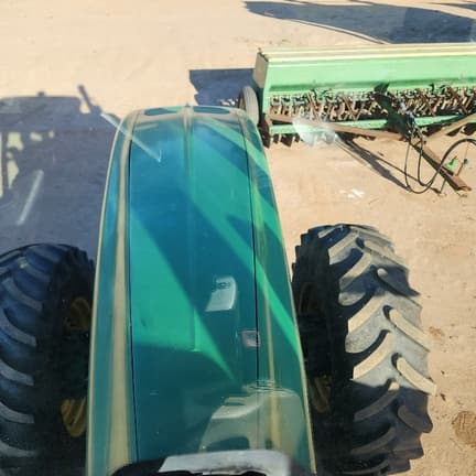 Image of John Deere 8420 equipment image 1