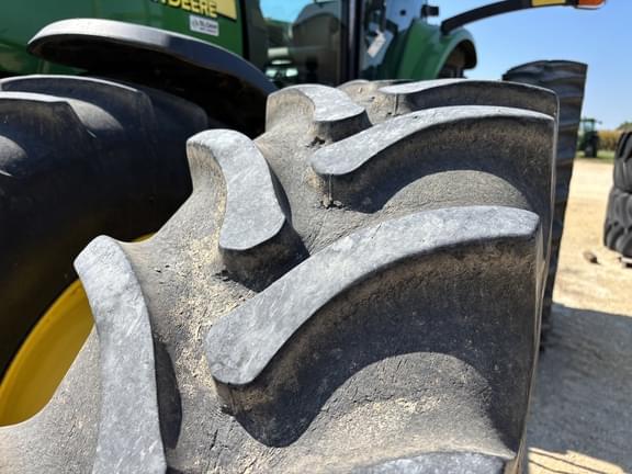 Image of John Deere 8420 equipment image 2