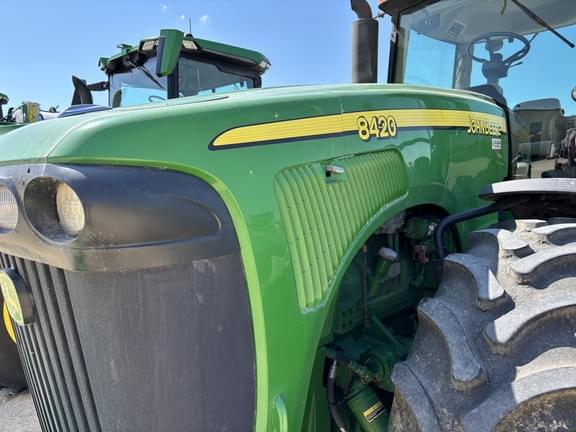 Image of John Deere 8420 equipment image 4
