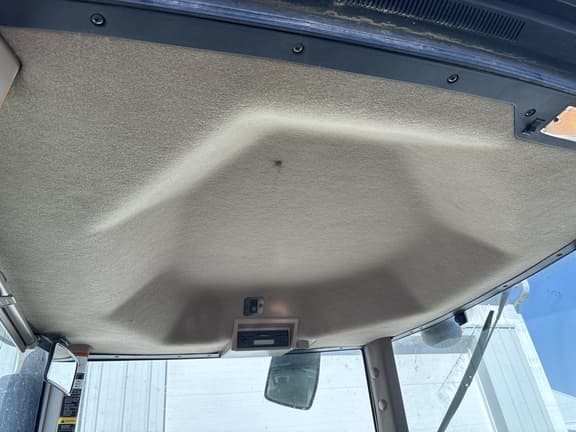 Image of John Deere 8420 equipment image 4