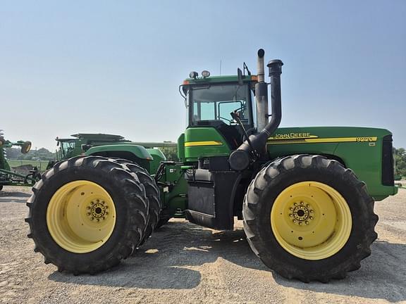 Image of John Deere 9220 equipment image 1