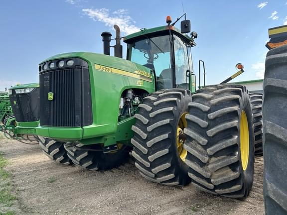 Image of John Deere 9520 equipment image 1