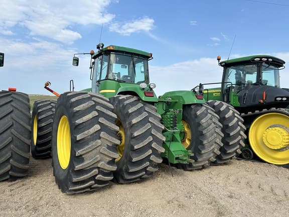 Image of John Deere 9520 equipment image 2