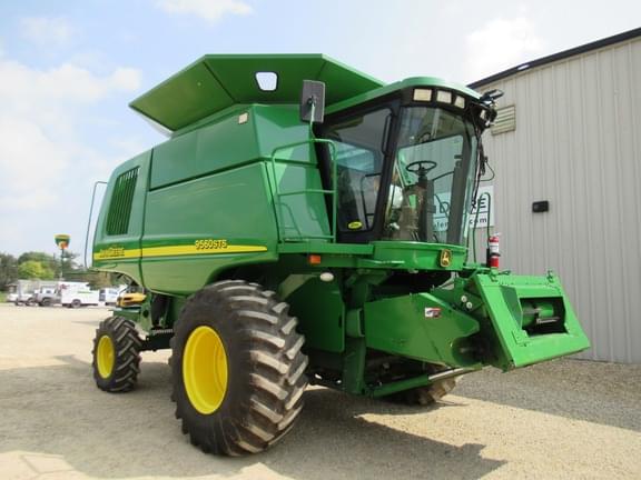 Image of John Deere 9560 STS equipment image 3