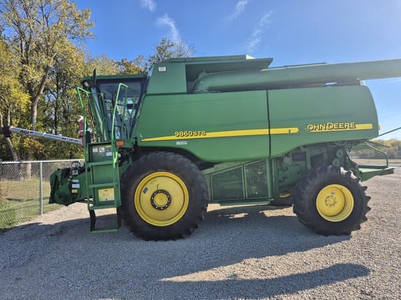 Image of John Deere 9860 STS equipment image 2