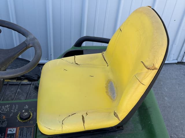 Image of John Deere X485 equipment image 4