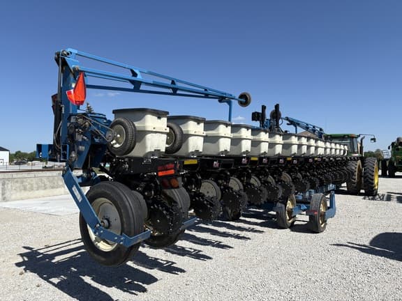 Image of Kinze 3600 equipment image 1