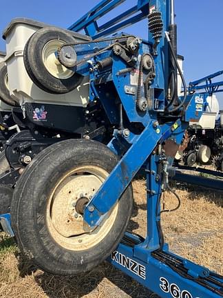 Image of Kinze 3600 equipment image 2