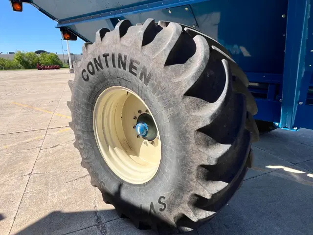 Image of Kinze 840 equipment image 2