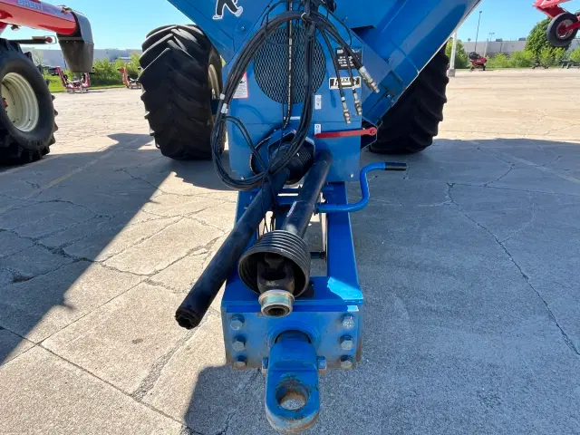 Image of Kinze 840 equipment image 1