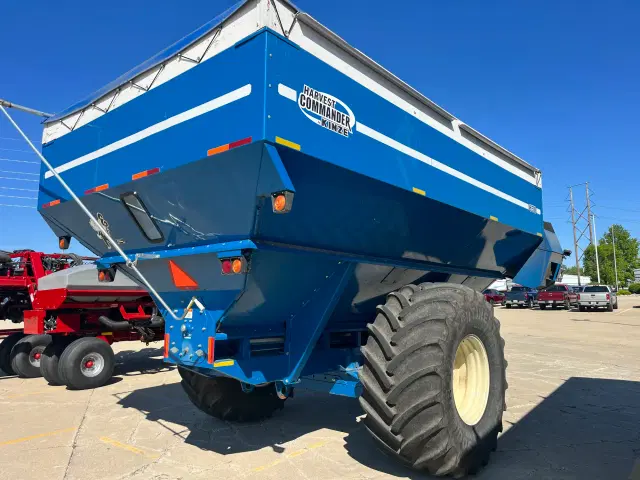 Image of Kinze 840 equipment image 4