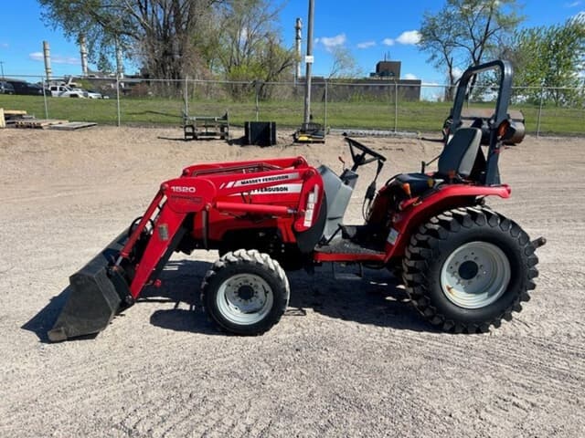 Image of Massey Ferguson 1528 equipment image 1