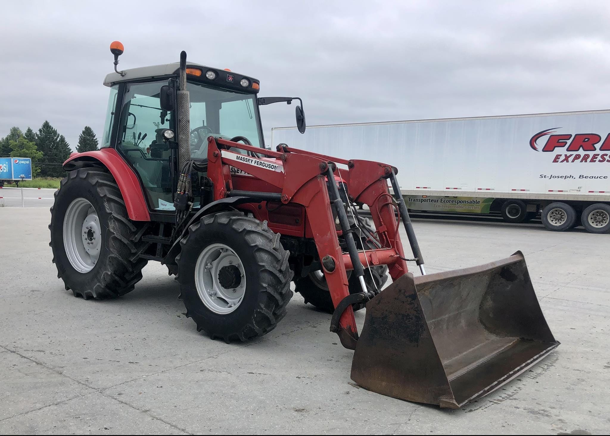 2005 Massey Ferguson 5455 Equipment Image0