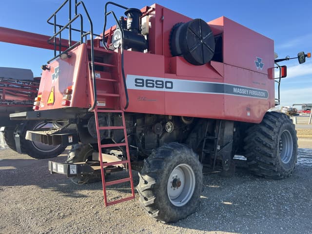 Image of Massey Ferguson 9690 equipment image 3