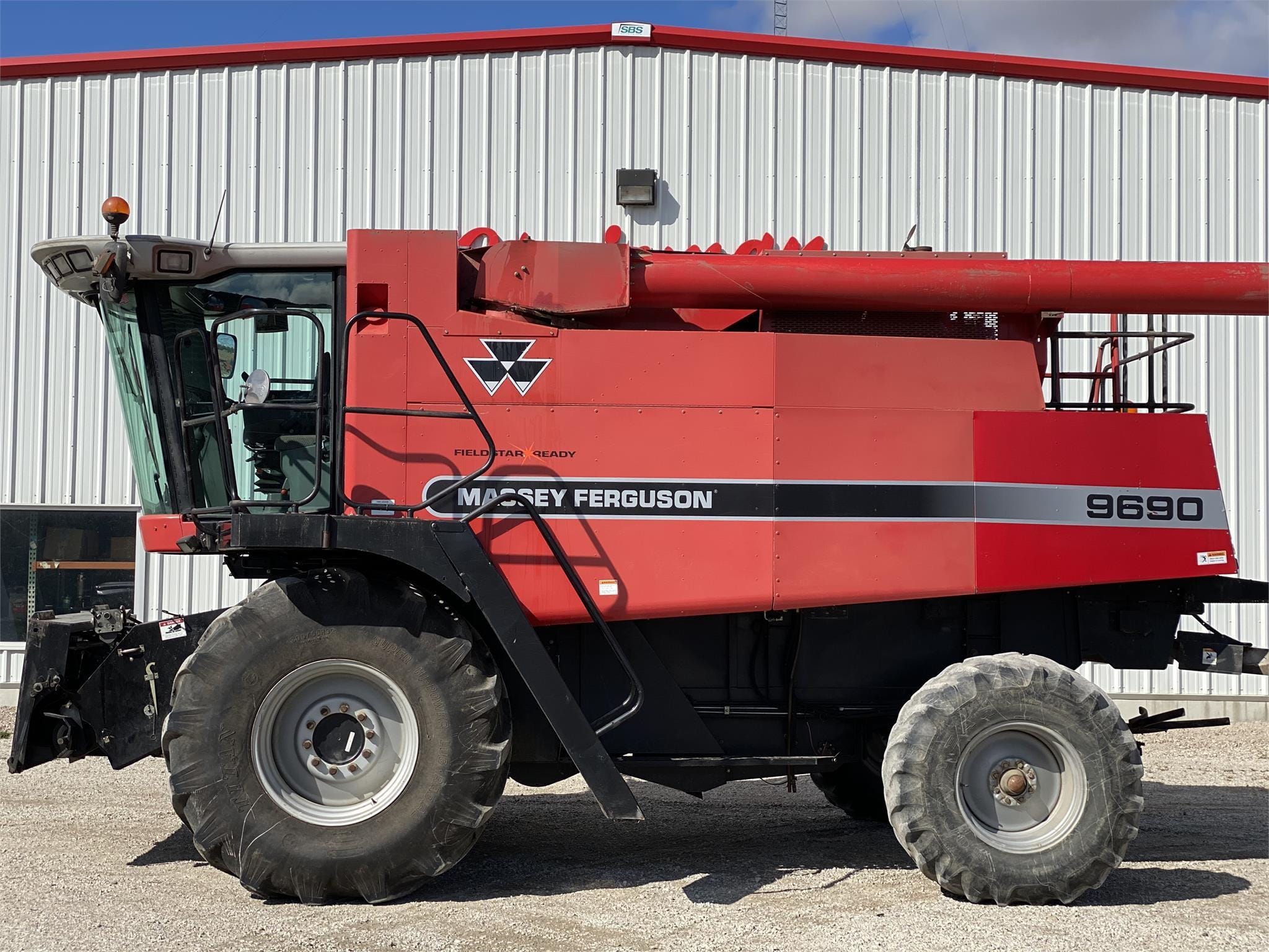 2005 Massey Ferguson 9690 Equipment Image0