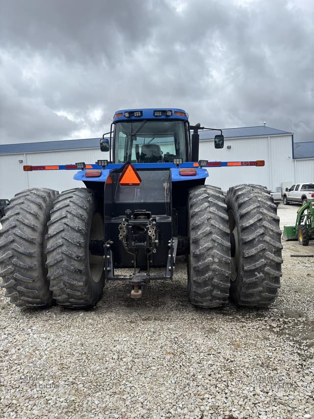 Image of New Holland TJ325 equipment image 2