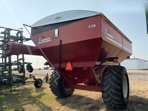 2005 Parker 739 Equipment Image0