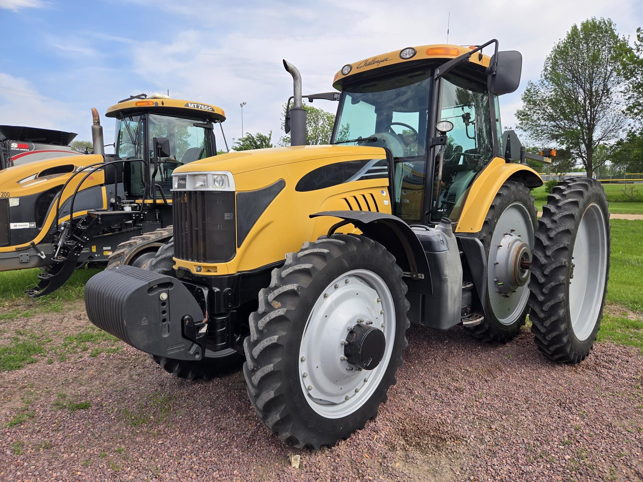 2006 Challenger MT565B Equipment Image0