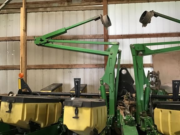 Image of John Deere 1760 equipment image 1